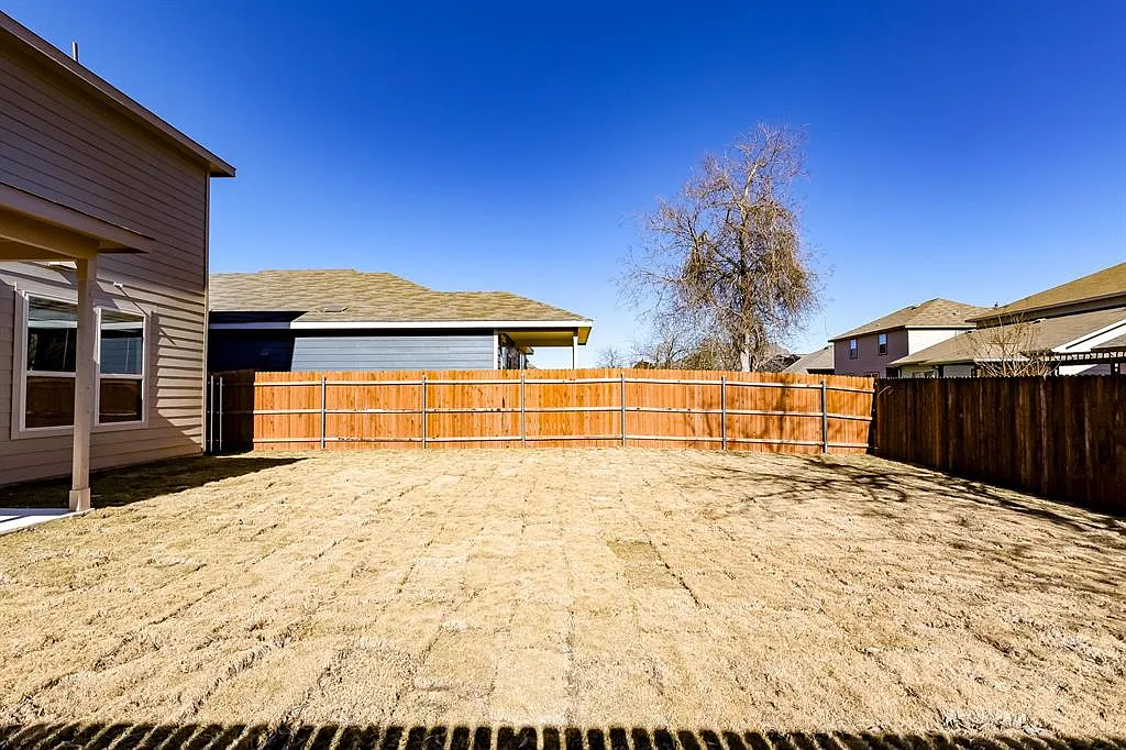 3 bed, 2.5 bath, 2085 sqft, $2,000 — Photo 4