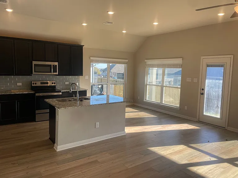 7809 Montclair Dr — Photo 11