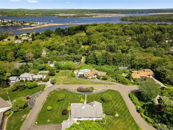 26 Harbor View, Essex, CT 06426