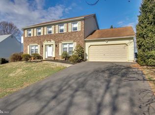 222 Woodlake Dr, Holland, PA 18966