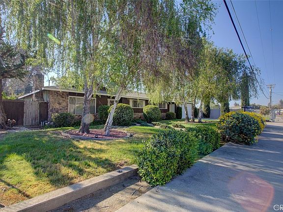 2nd image of 16067 Acacia St