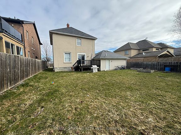 5th image of 323 Queenston Rd