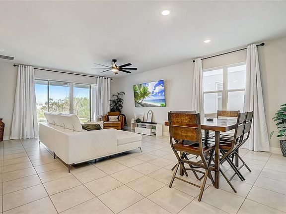 3rd image of 362 Sofia Ln