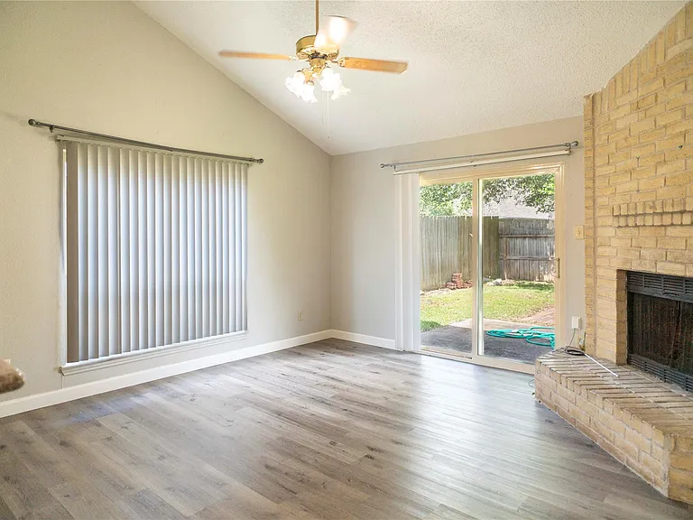 17003 Enchanted Cir W — Photo 4