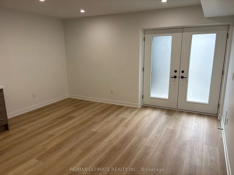 249 Silverthorn Ave #LOWER — Photo 4
