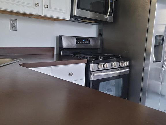 3rd image of 230 Parkdale Ave