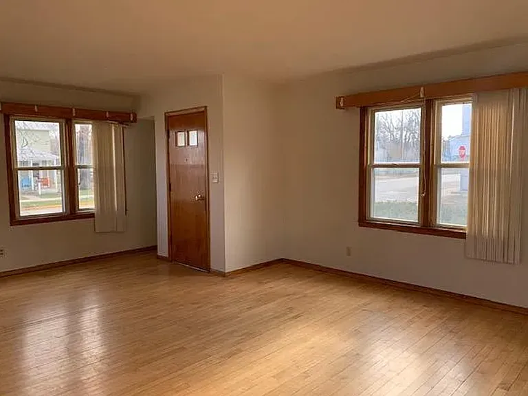 615 Mill St — Photo 3