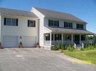 810 Van Hoesen Rd, Castleton, NY 12033