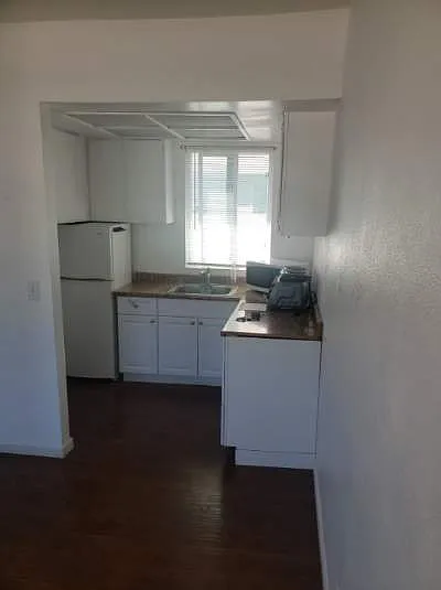 El Amarillo Ave — Photo 1