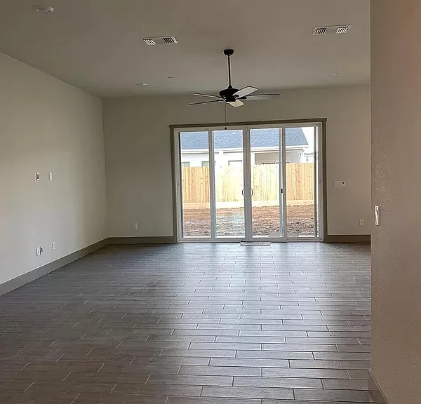 2467 Valverde Dr — Photo 4