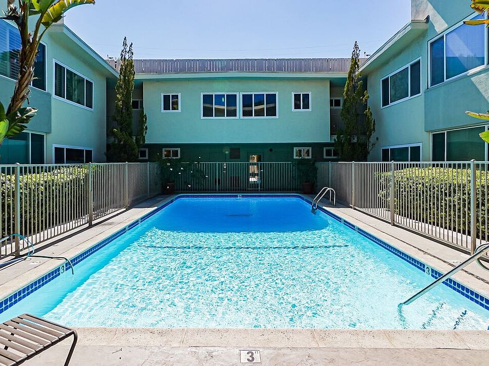 1st image of 1525 N Hayworth Ave APT 204