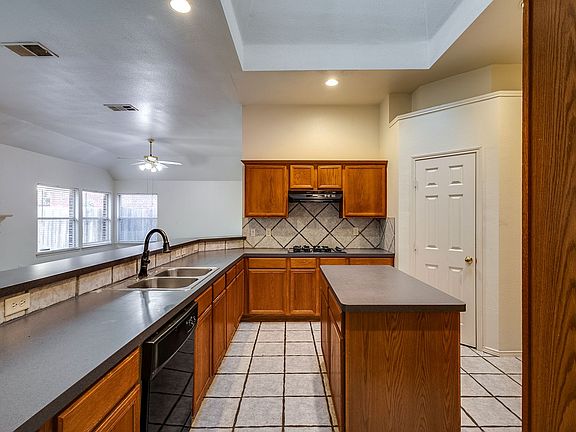 4th image of 5513 Lawnsberry Dr