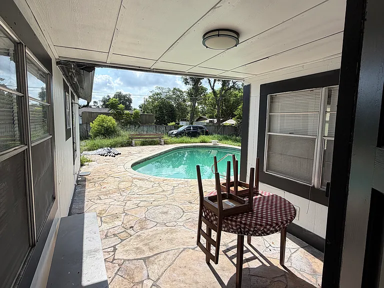 1405 Paula Dr — Photo 10