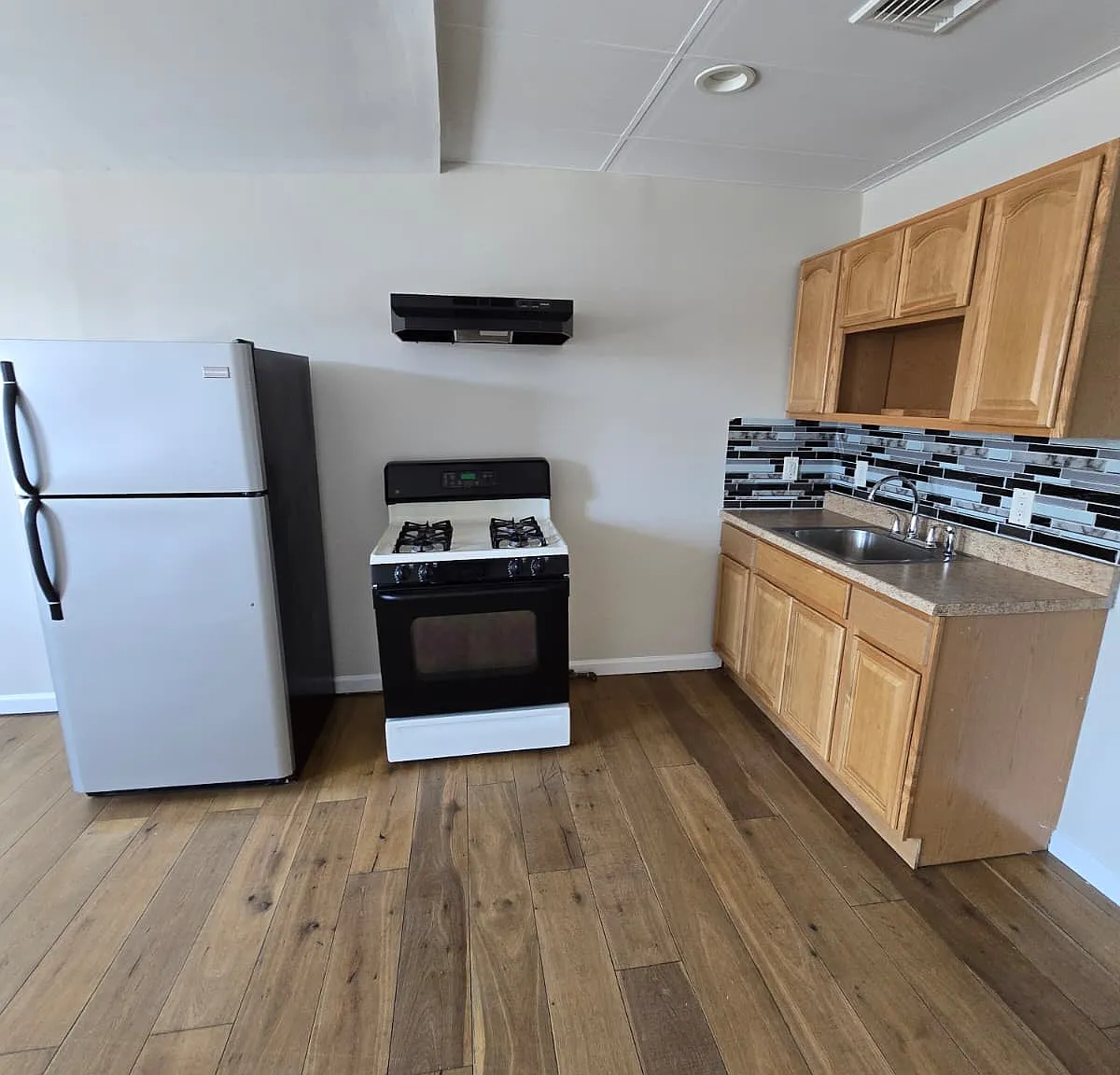 3 bed, $1,995 — Photo 2