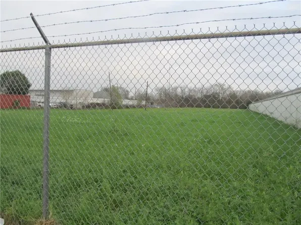 525 Whitney Ave, Gretna, LA 70056