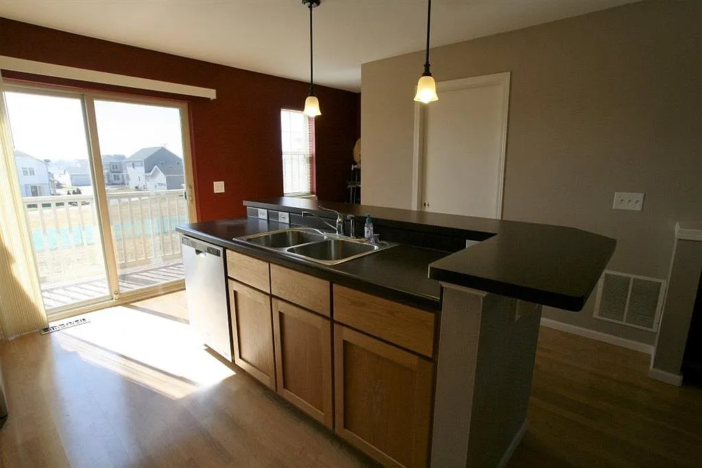 2 bed, 2.5 bath, 1442 sqft, $2,300 — Photo 4