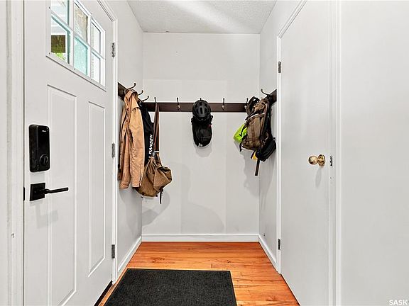 3rd image of 2848 Retallack STREET