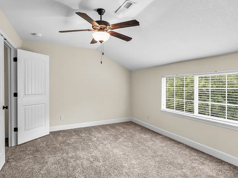 TH1 Bedroom