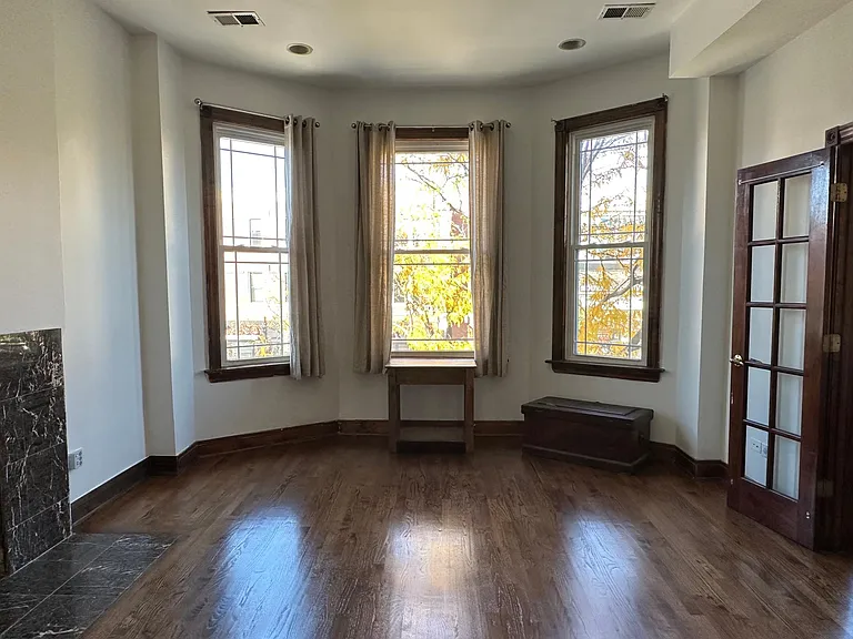 2053 W Division St #2 — Photo 15