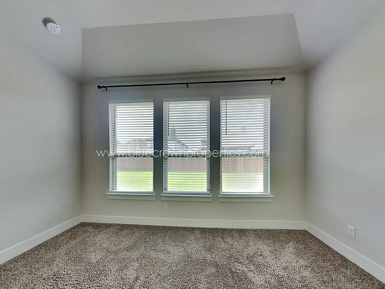 606 Taylor Dr — Photo 6