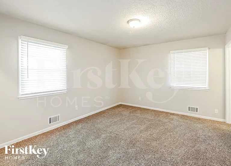 11404 E 62nd Ter — Photo 12