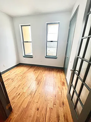 Rented by Delmark Realty LLC | media 18