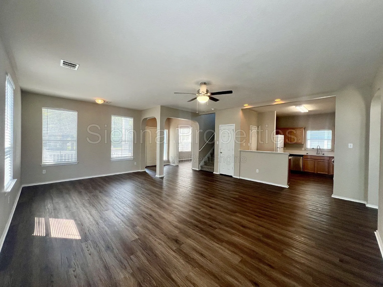3 bed, 2.5 bath, 1900 sqft, $1,975 — Photo 4