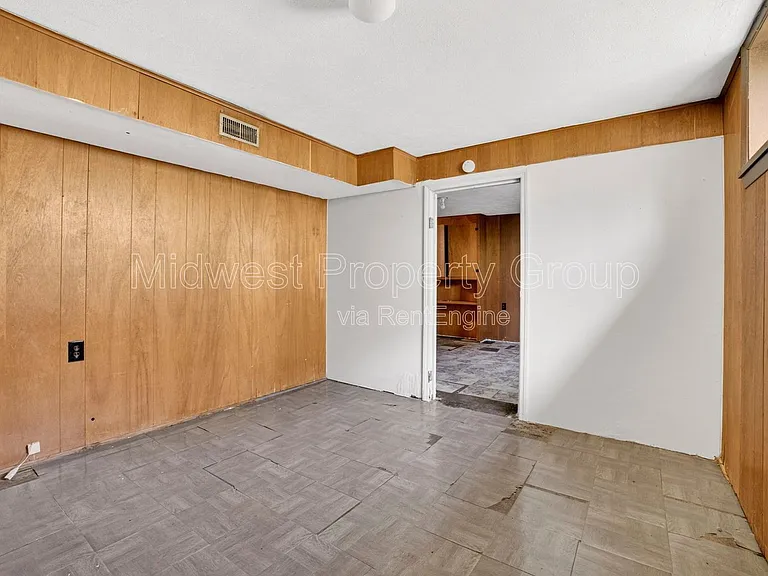 10027 Lilac Ave — Photo 18