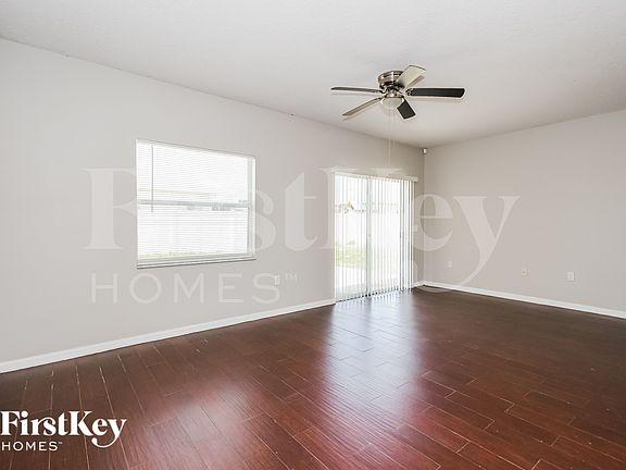 3rd image of 958 Cumberland Dr