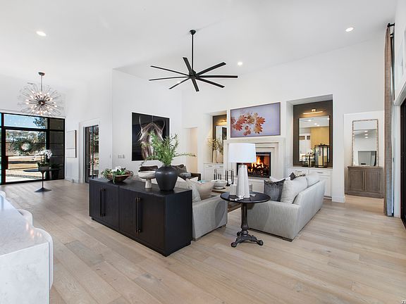 5th image of 562 Ranch Valley