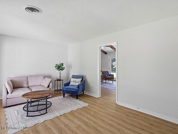 4th image of 3443 Beaumont Dr