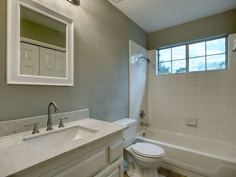 5917 Charles Schreiner Trl — Photo 9