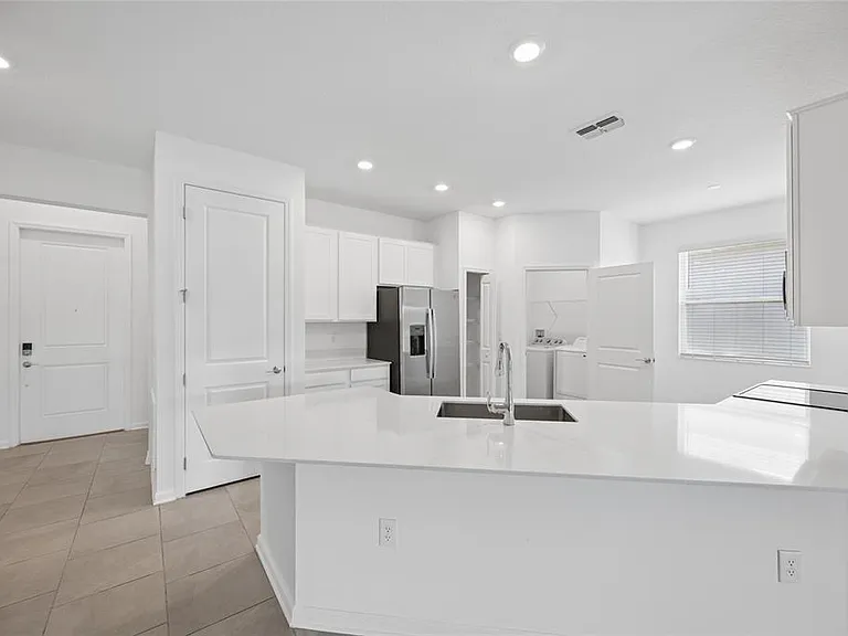 363 Loch Ct — Photo 7