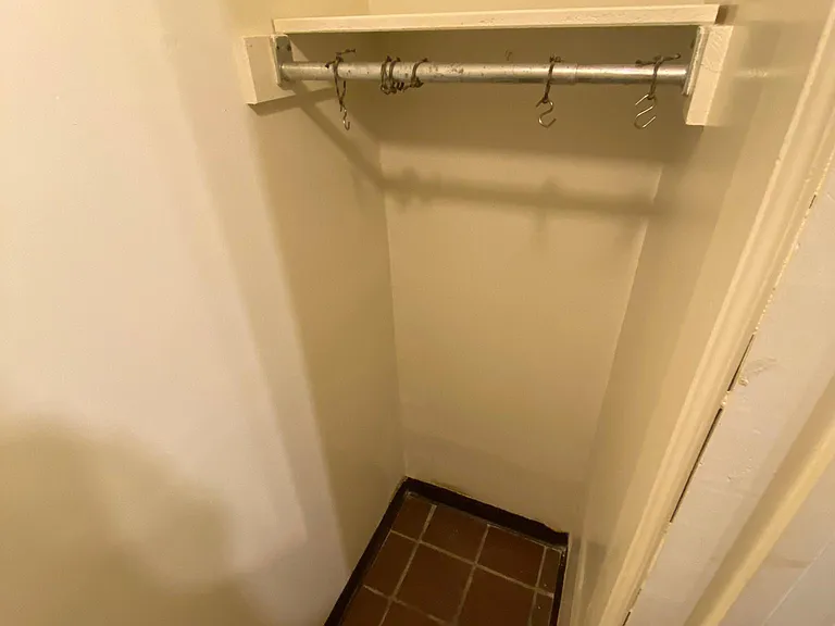 CLOSET
