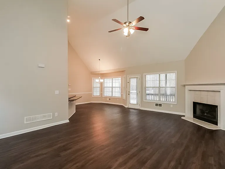 128 Alexander Dr — Photo 6