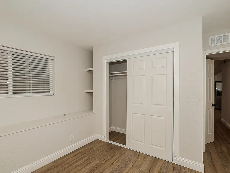 11-photo-Main-Bedroom-