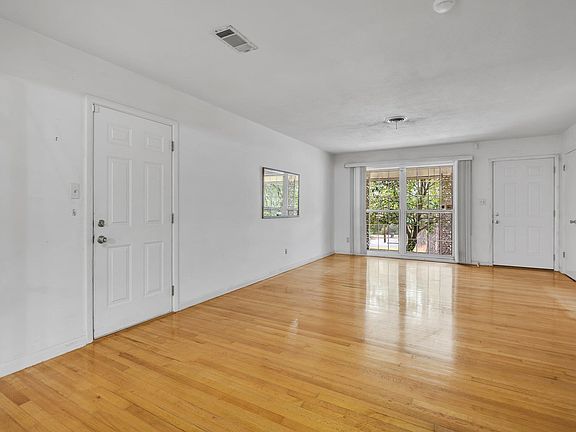 4th image of 2317 Mavis Cir