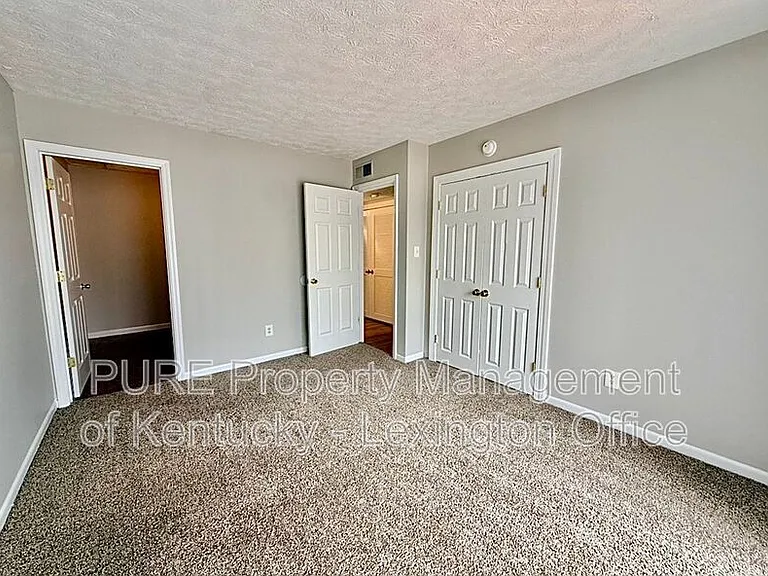 3772 Camelot Dr #4 — Photo 15