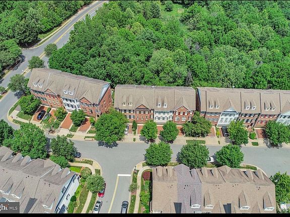 3rd image of 213 Oak Knoll Ter