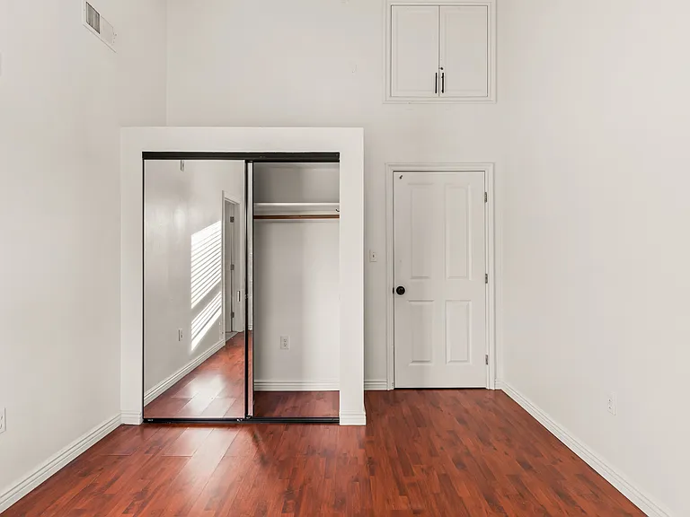 2673 Menlo Ave #3 — Photo 45