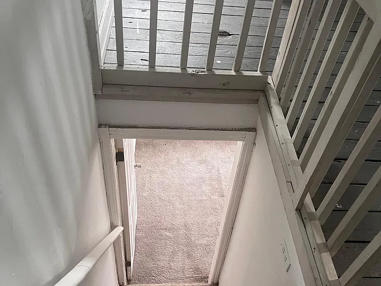 811 E Chestnut St — Photo 16