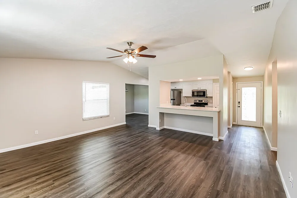 3 bed, 2.0 bath, 1500 sqft, $1,770 — Photo 4