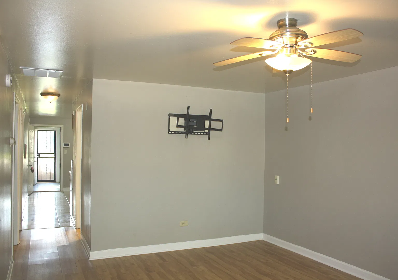 3 bed, 1040 sqft, $2,500 — Photo 4