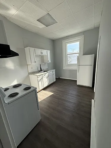400 Pine St Photo 1