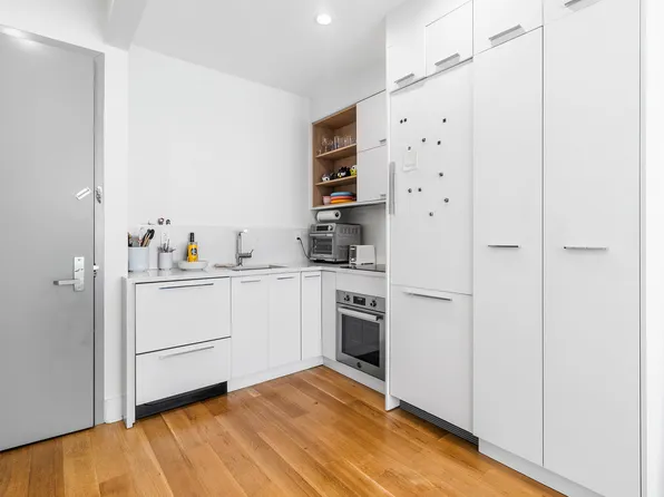 473 Bainbridge Street image 7 of 16