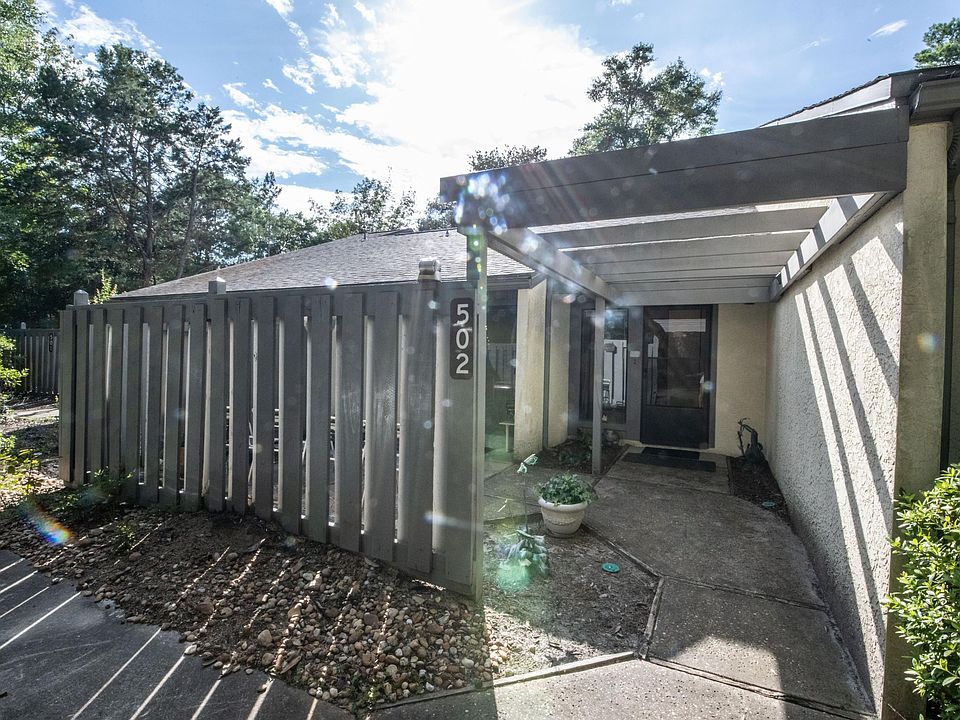 1st image of 1000 Bay Dr APT 502