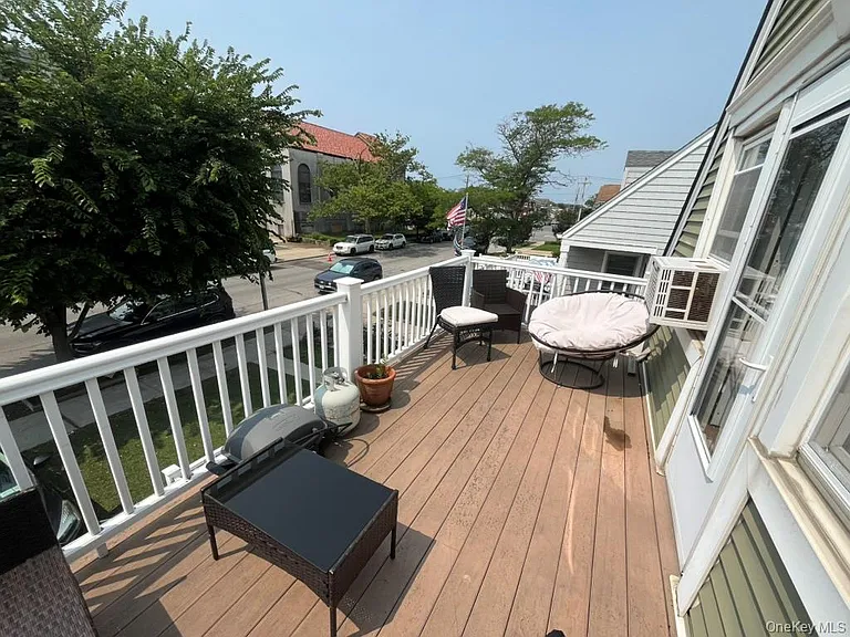 551 W Walnut St #UPPER — Photo 7