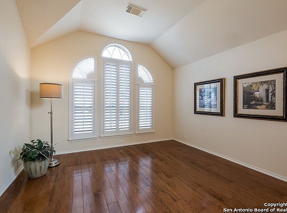 3rd image of 4745 Green Bluff Dr