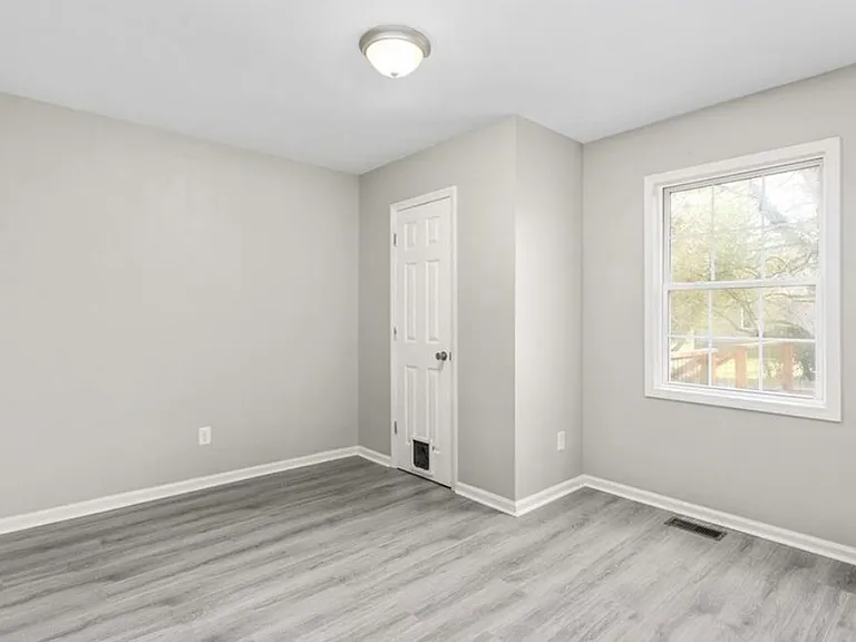 405 E Oakwood St — Photo 18