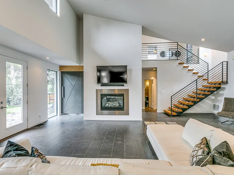 919 Knott Pl — Photo 5